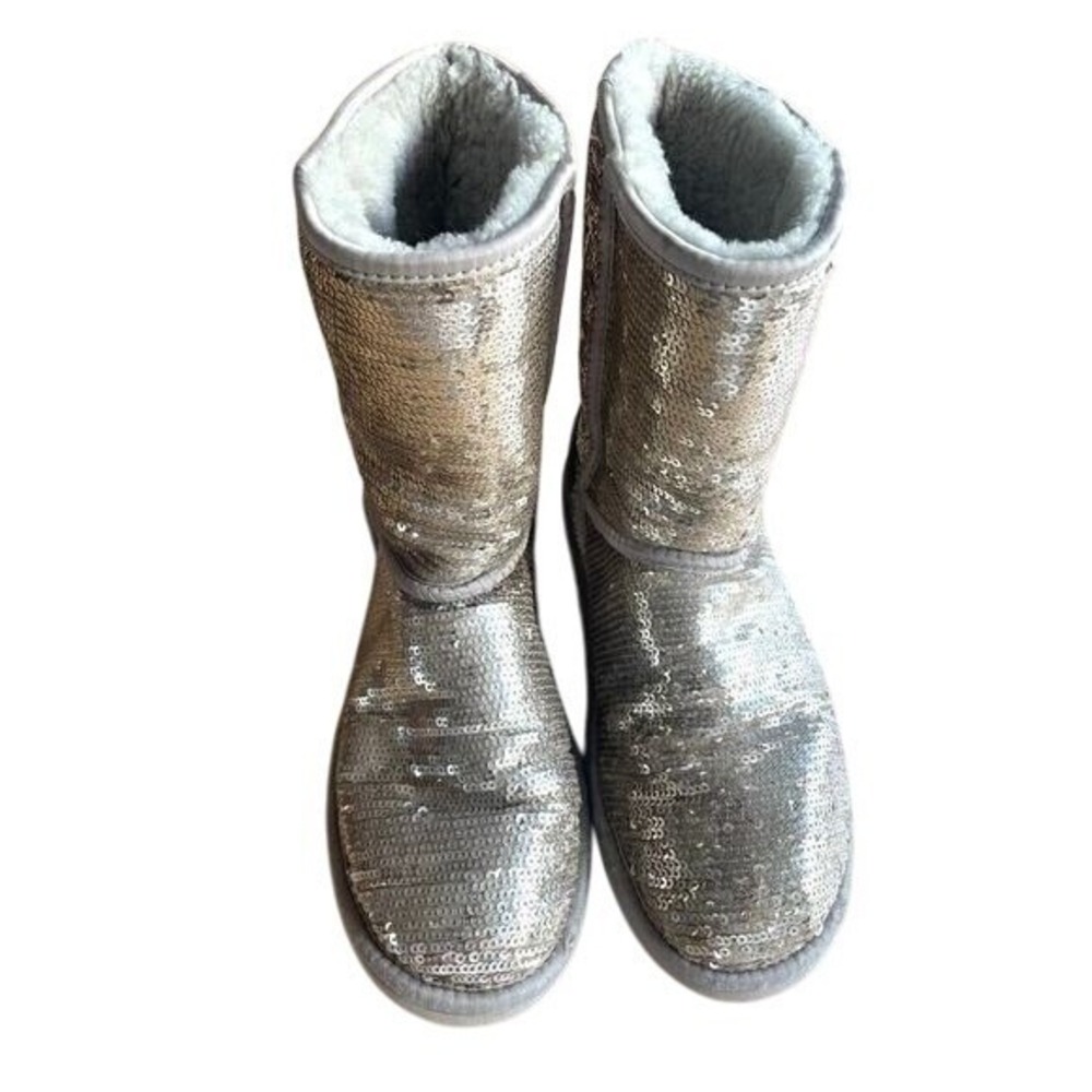 $190 *RARE* UGG Australia Platinum Sequin Short Boots Women's Sz 9 Bling Sparkly